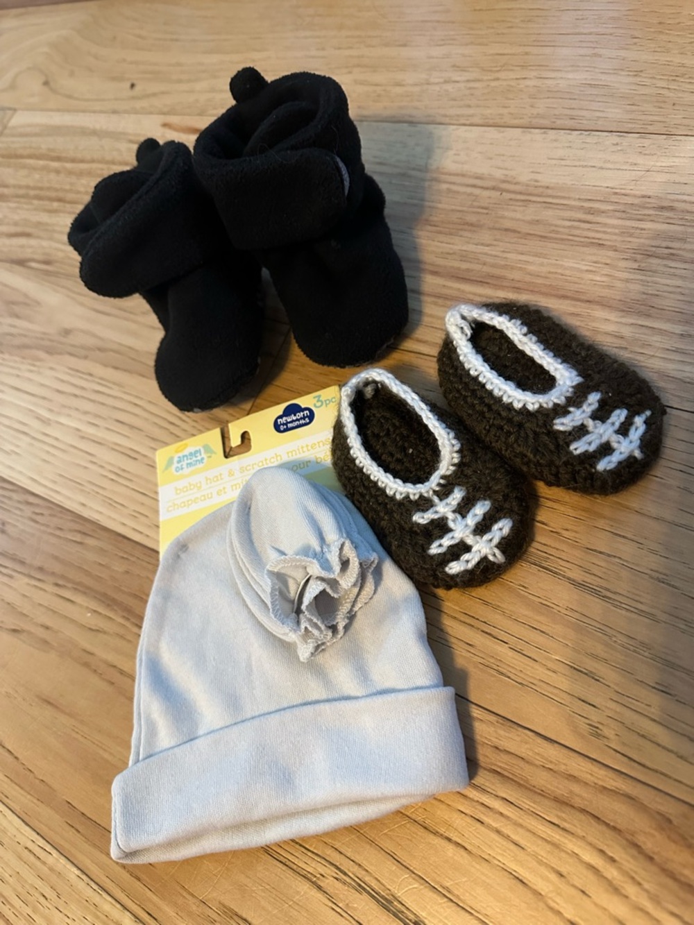 Newborn booties, hat and mitts